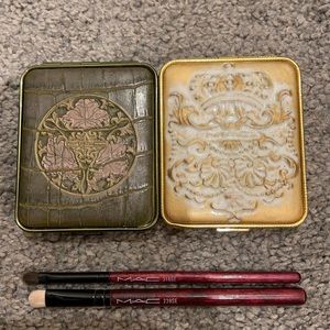 MAC pallets with 2 brushes